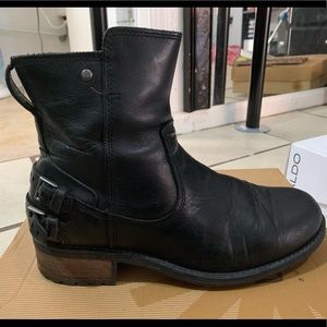 UGG Orion boots black